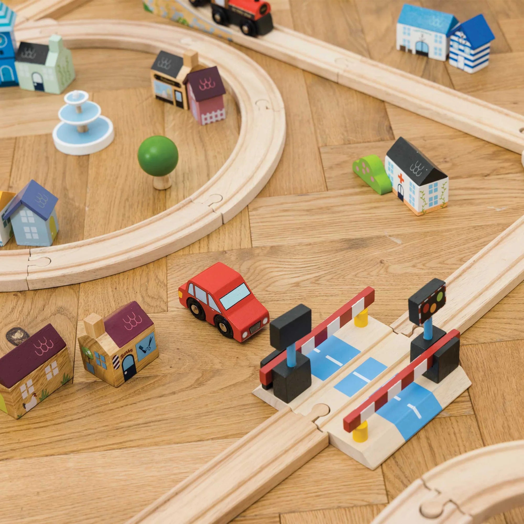 Le Toy Van - Royal Express Train Set by Lauvely - Learning Bugs UK