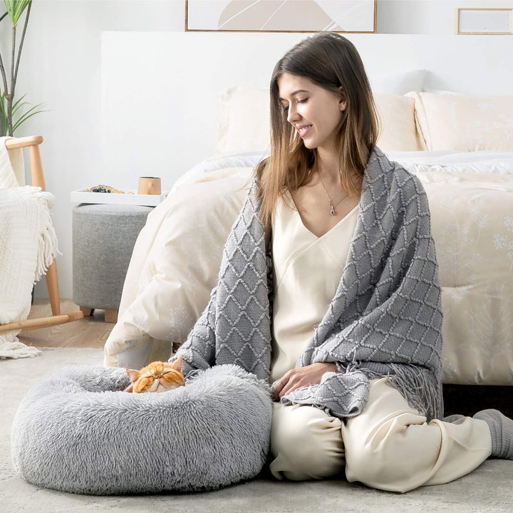 Bedsure Cat Bed Donut Bed - Cat Beds for Indoor Cats, Washable Fluffy Kitten Bed for Anti-Anxiety and Calming, Light Grey, 50x50x16cm