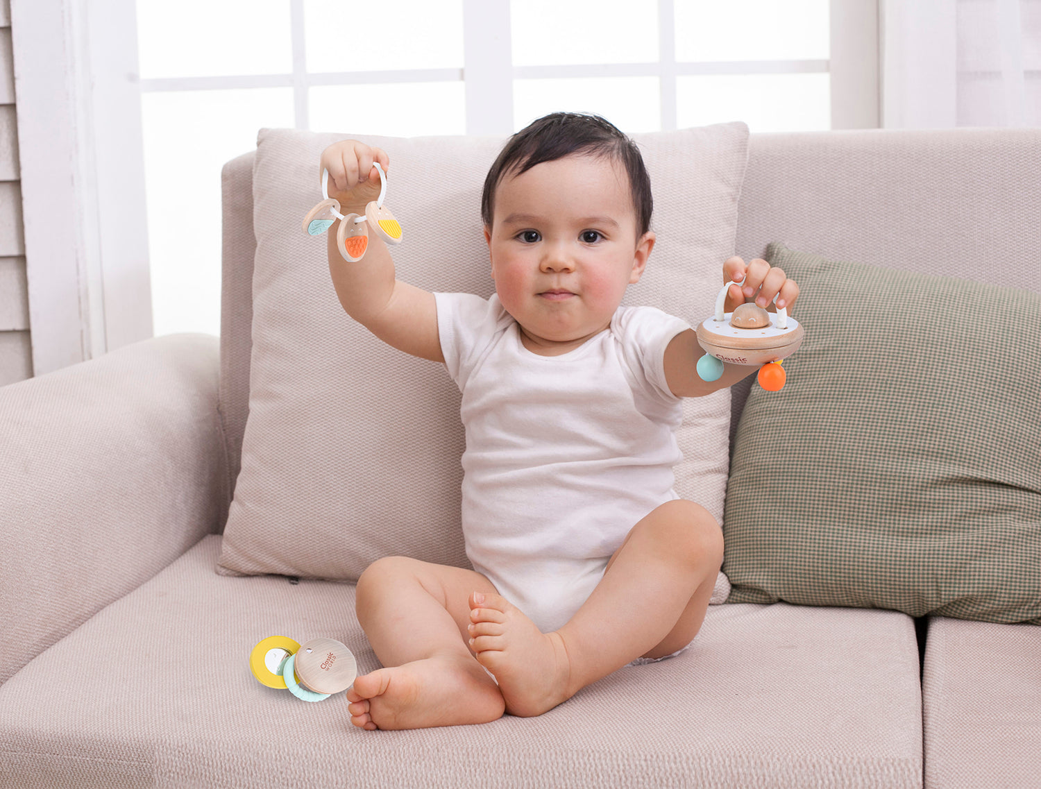 Classic World - UFO Baby Rattle by Classic World Toys - Learning Bugs UK