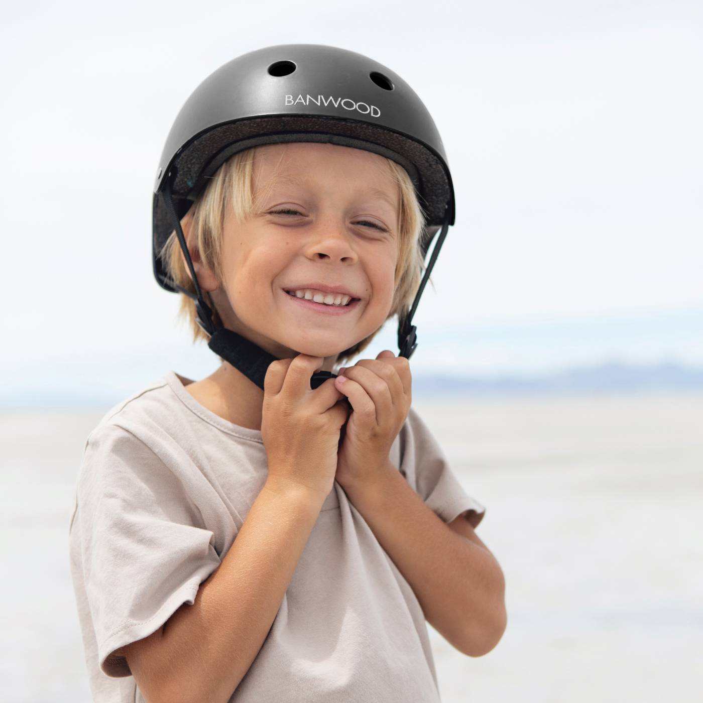 Banwood Classic – Kids Bike & Scooter Helmet (Matte Black)
