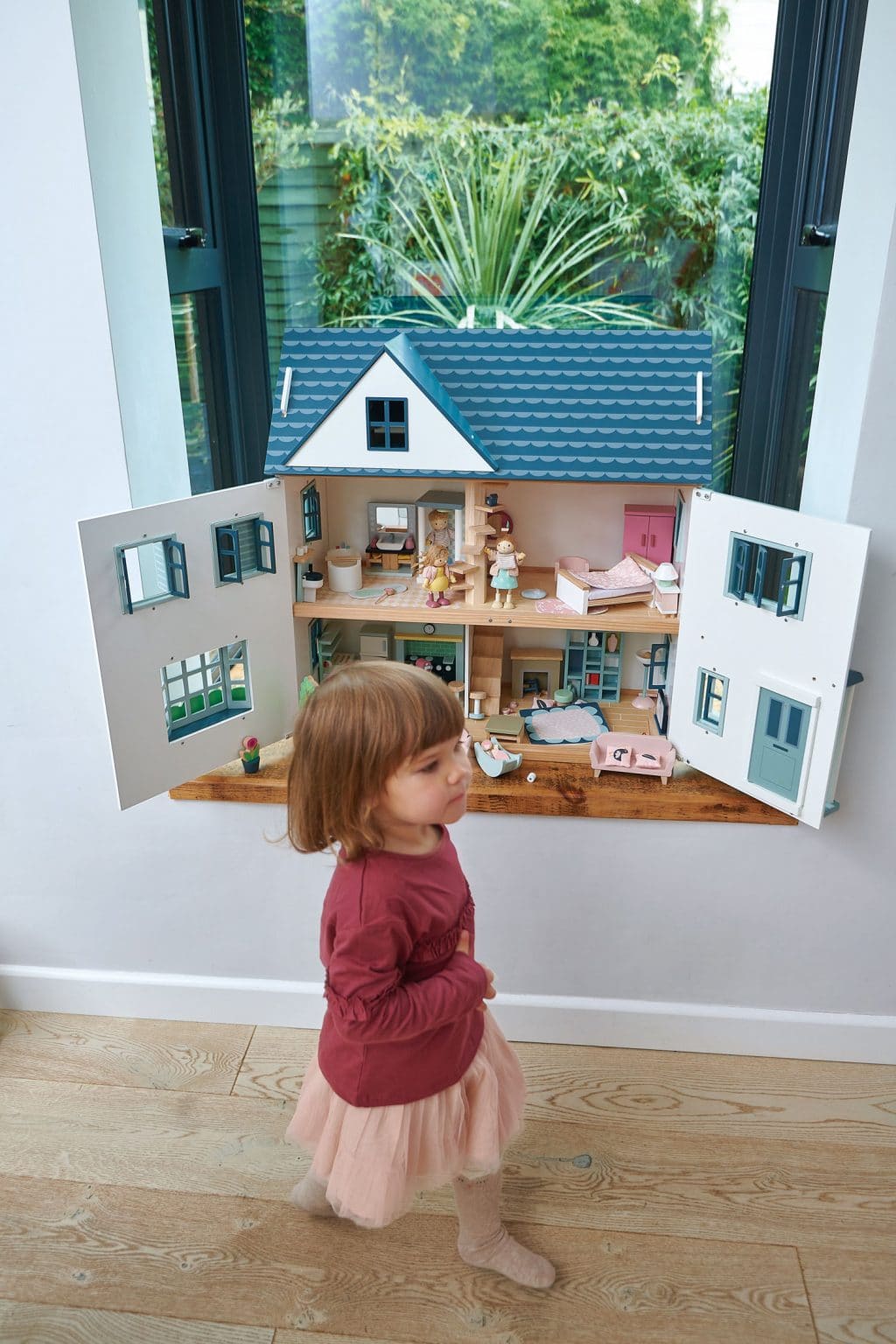 Dovetail House - Wooden Dolls House by Tender Leaf Toys by Tenderleaf Toys - Learning Bugs UK