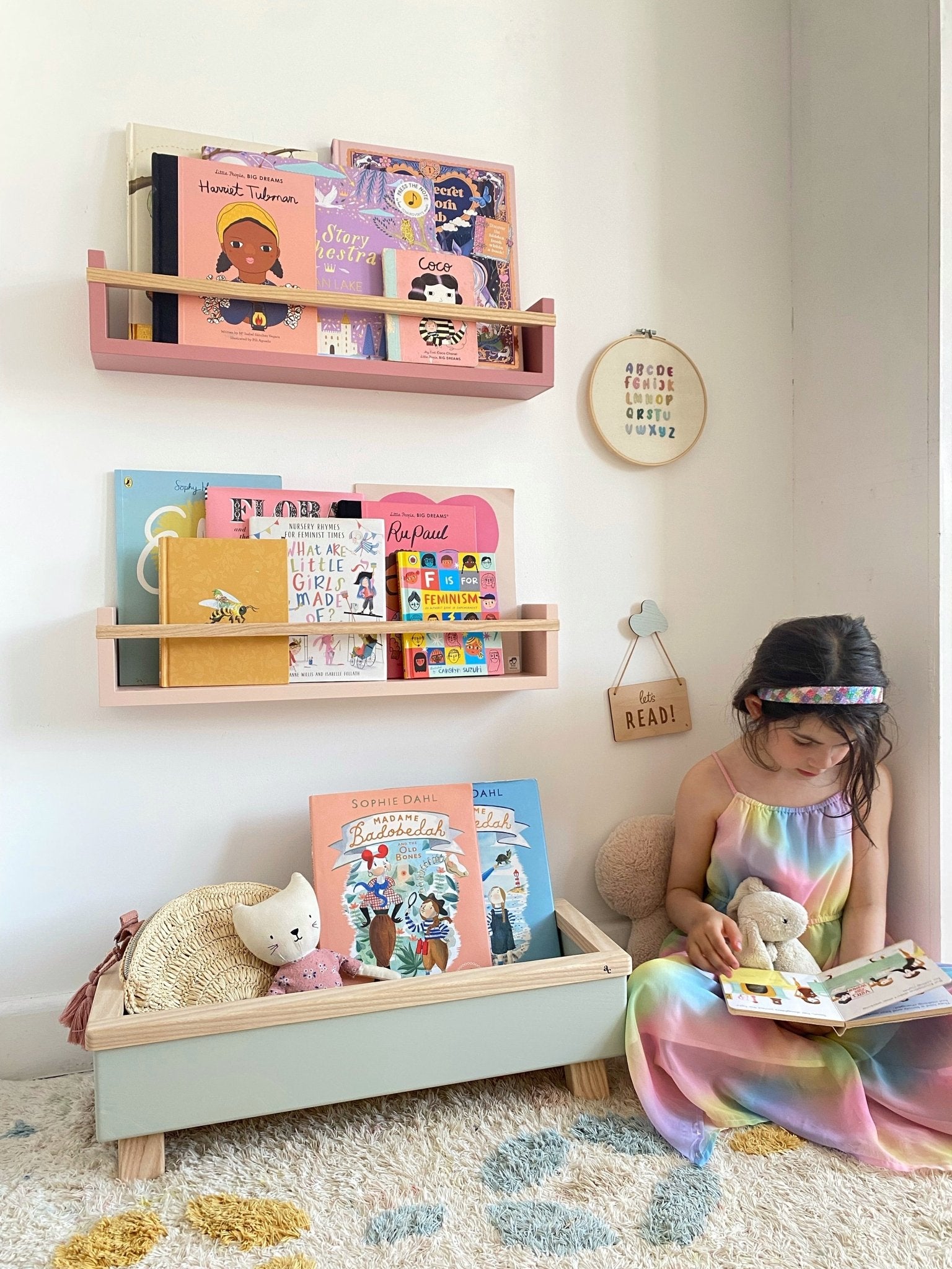Autumns Corner - The Colour Pop Bookshelf