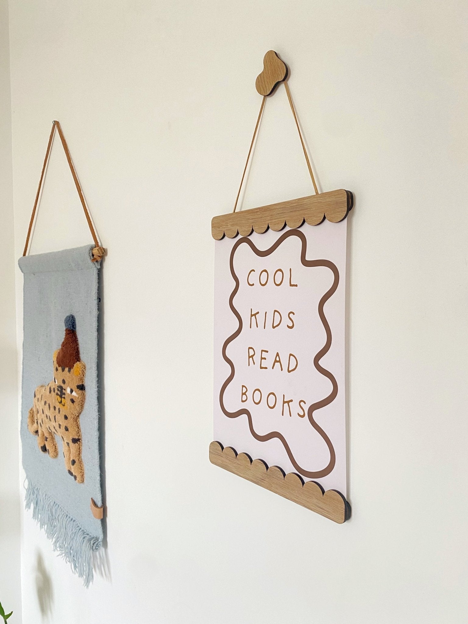 Scalloped Magnetic Picture Frame - Oak