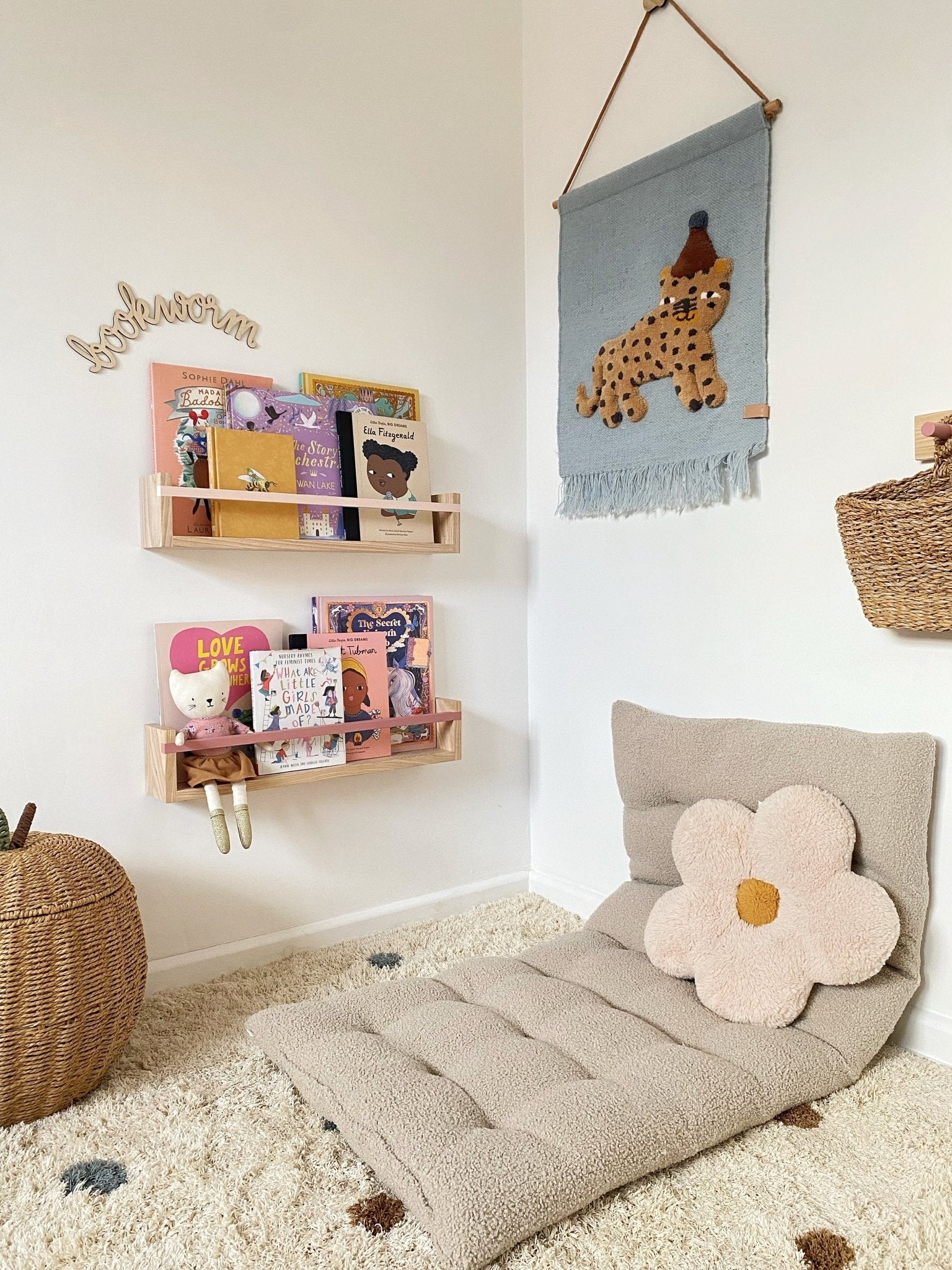 Autumns Corner - The Bookshelf