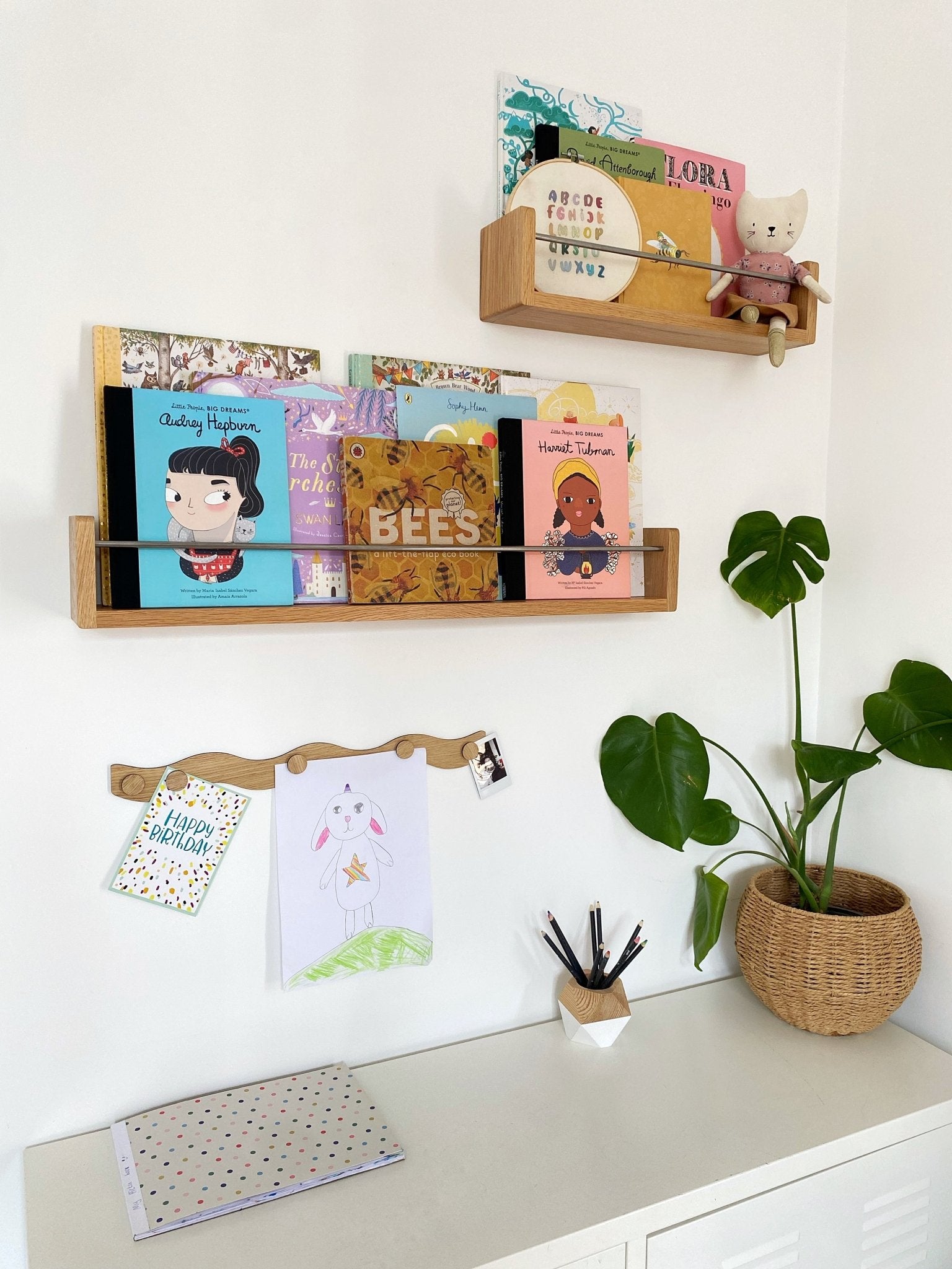The Art Display Bar - Wavy - Oak