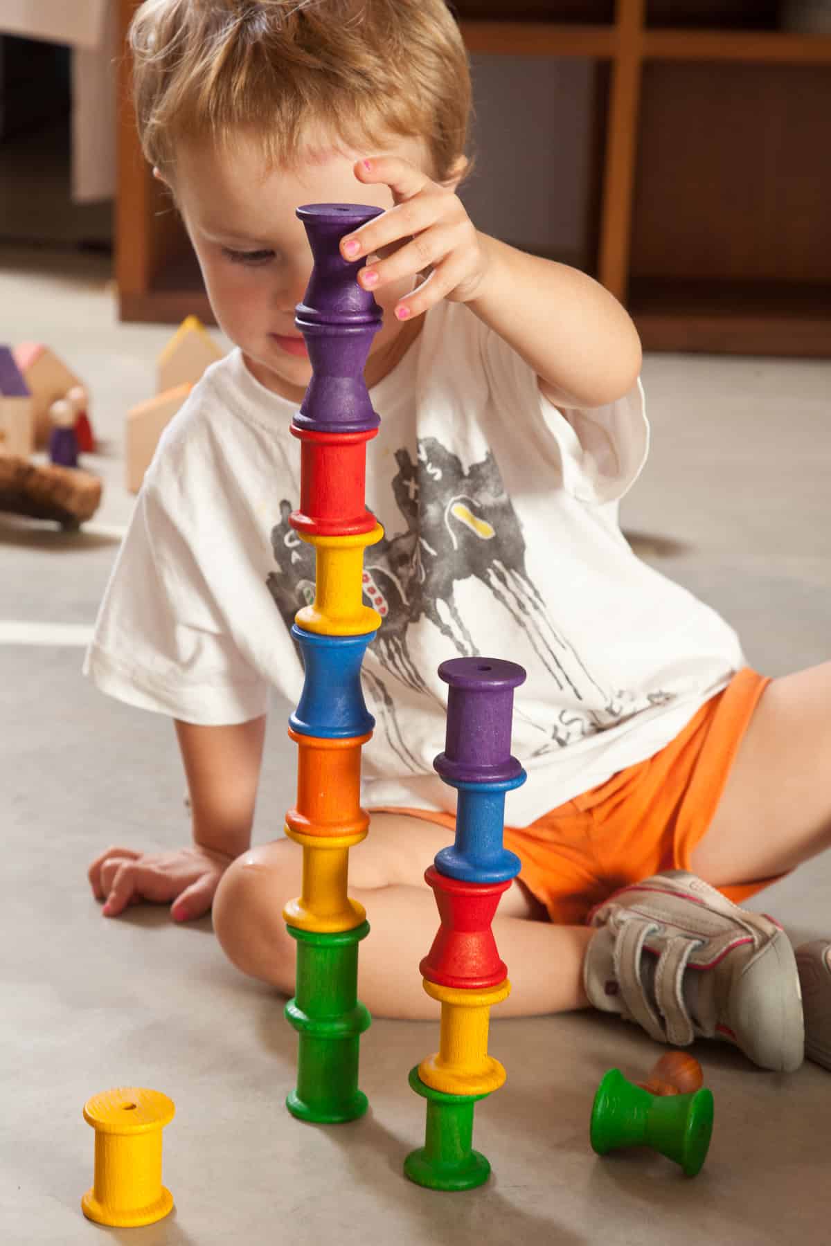 Grapat 18 Wooden Spools - Rainbow Loose Parts Set by Grapat - Learning Bugs UK