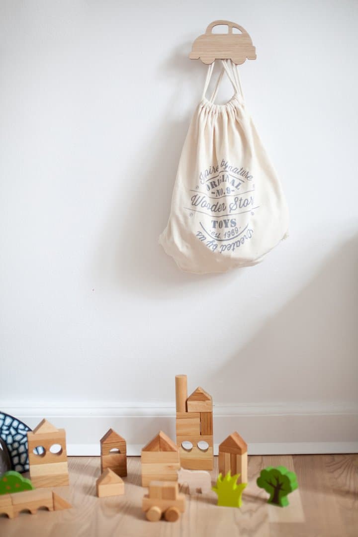 Hagelens Car Wall Hook – Oak Nursery Decor for Kids' Rooms